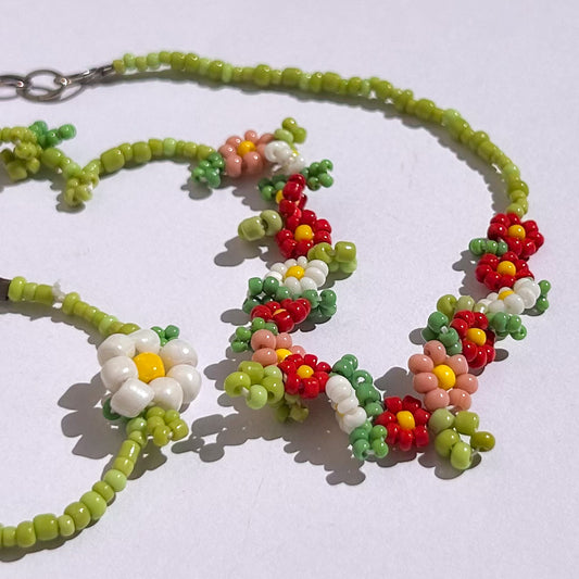 You’re So Cute, Beaded Daisy Chain Necklace
